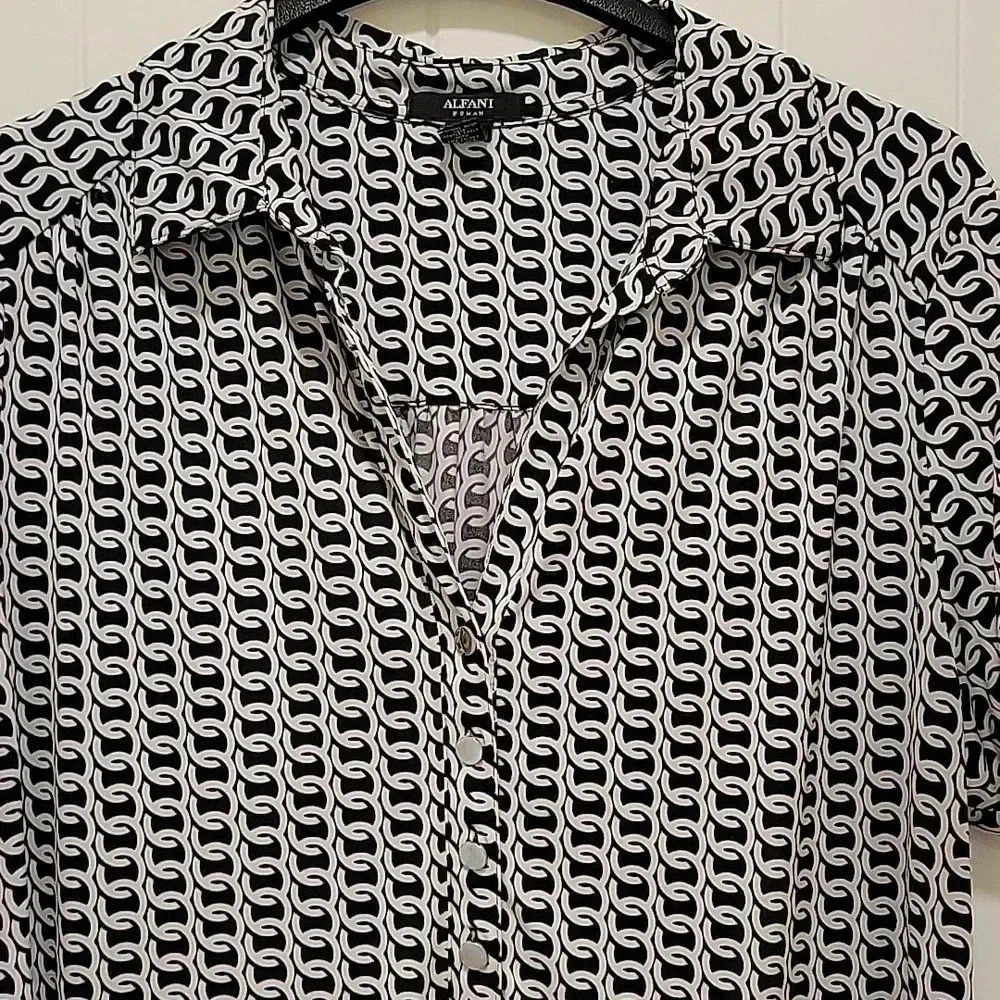 Alfani Black White Y2K Collared V Neck Blouse Size 2XL - Picture 3 of 5